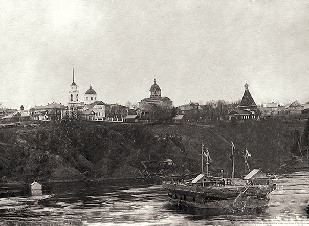 Церкви слева-направо: Троицкая, Успенская, Николаевская церковь. Фото нач. XX в. Варнавинский историко-художественный  музей.